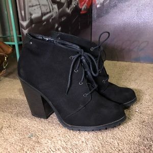 Call it spring, black pumps